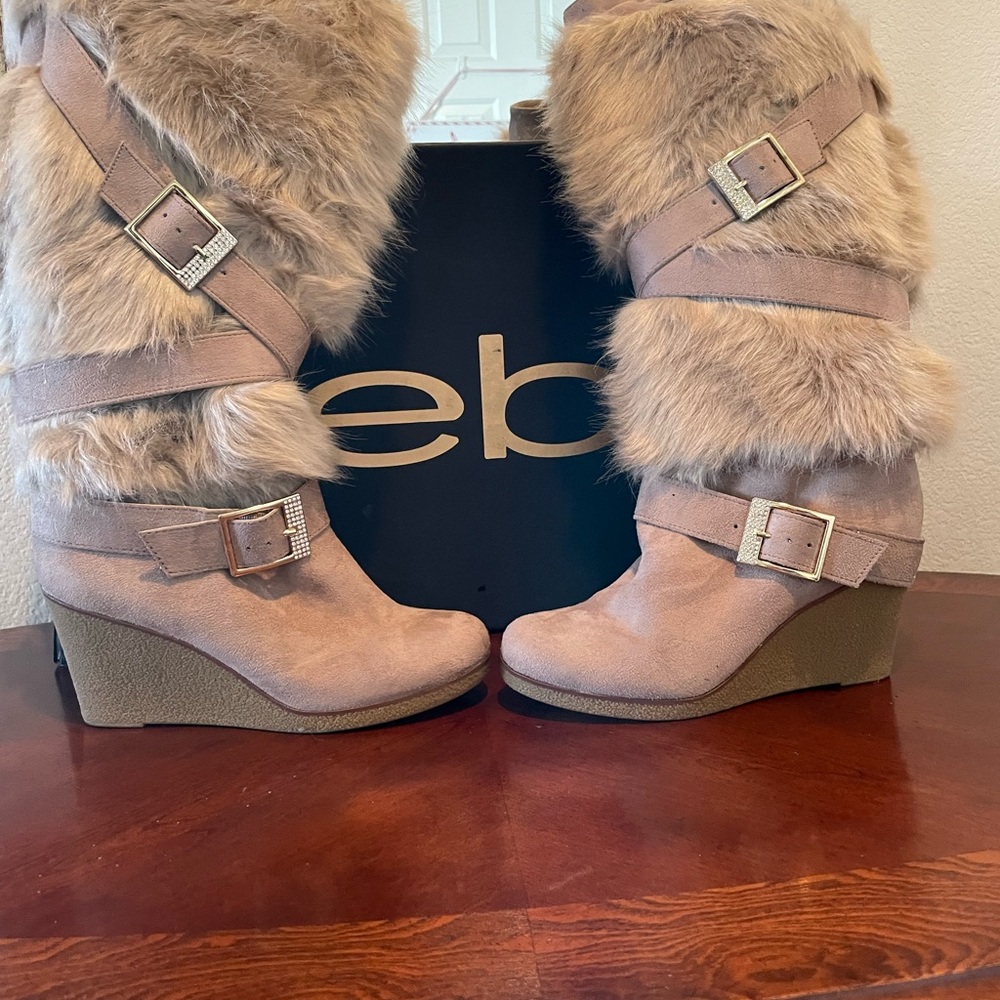 ❤️SOLD!❤️Bebe Geenna Faux Fur Suede Buckle Wedge Boots Natural